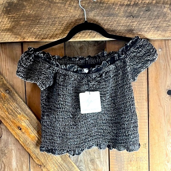 Kiwi + Punch black crop top - New with tags - Picture 2 of 4